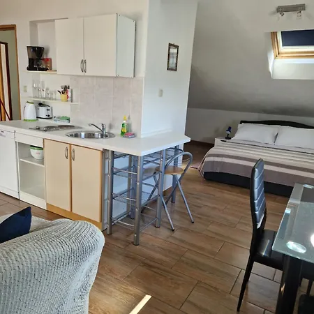Apartament Velic *